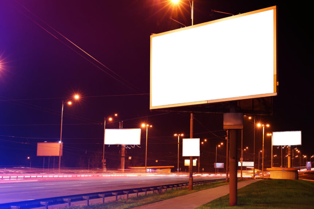 Montaż reklam – jak profesjonalna instalacja wpływa na Twoją markę